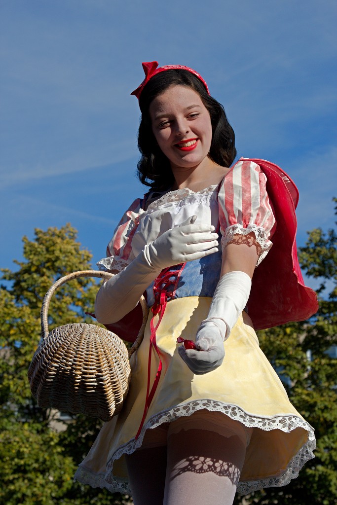 living statue levend standbeeld evenement event festival festiviteit kunst art straatkunst streetart artiest beeld beeldhouwwerk sculpture sculptuur